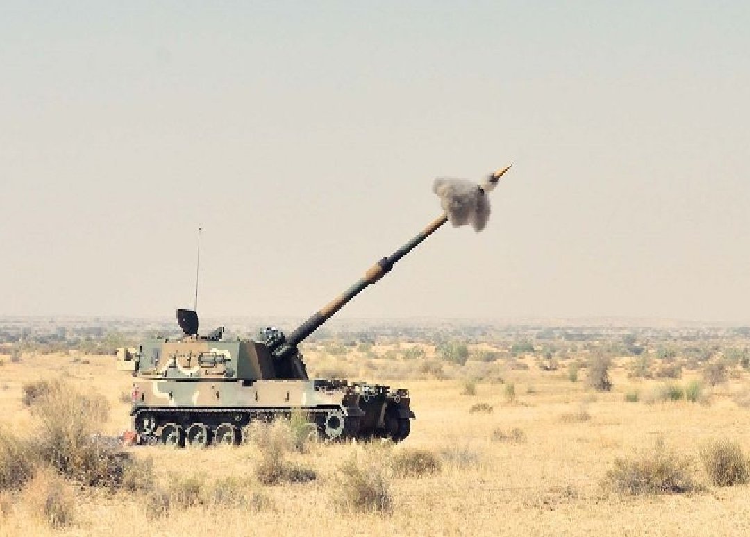 InaDefence's tweet photo. Main armament:
155 mm howitzer
Firing range:
30 - 56 km
Engine:
MTU MT 881 Ka-500 8-cylinder water-cooled diesel 1000 hp
Speed:
67 km/h (41 mph)
Crew:
5
#k9vajra
#fightforindia https://t.co/Hv4rxVa1nZ