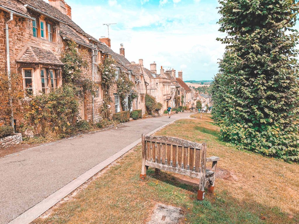 Stagecoach_Ox's tweet photo. Burford, Chipping Norton, Wantage, Witney and Woodstock... just a few characterful towns and villages  you can get to by bus. Get out and explore what's on your doorstep > https://t.co/erBhjWpSN9 #EnglishTourismWeek21 #GetInvolved #ExperienceOx #WhyILoveOx #OpeningUpOx https://t.co/F4b7VvWv6L