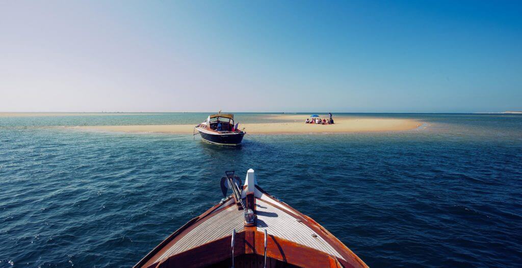 Elidautos's tweet photo. La 📸 du vendredi.
“La barque que l’on retient au port n’apprend pas à naviguer. Laissons-la donc prendre le large...” https://t.co/mW7n3bbmpD
