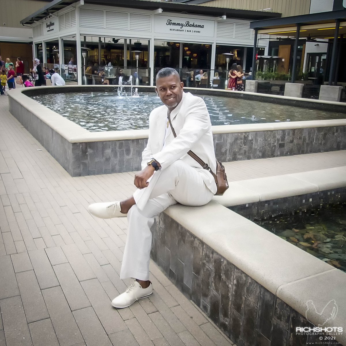 HRichardGallo's tweet photo. SEERSUCKER SELFIE SATURDAY

Did you know that the seersucker suit originated in New Orleans, LA in 1907? 
#SelfieDay #selfies #selfietime #dallas #DallasTX  #DallasCowboys #fashionista #portraits #portraiture #headshot #headshots #photography #photographer #nikonphotography https://t.co/6qbBcbR0R0