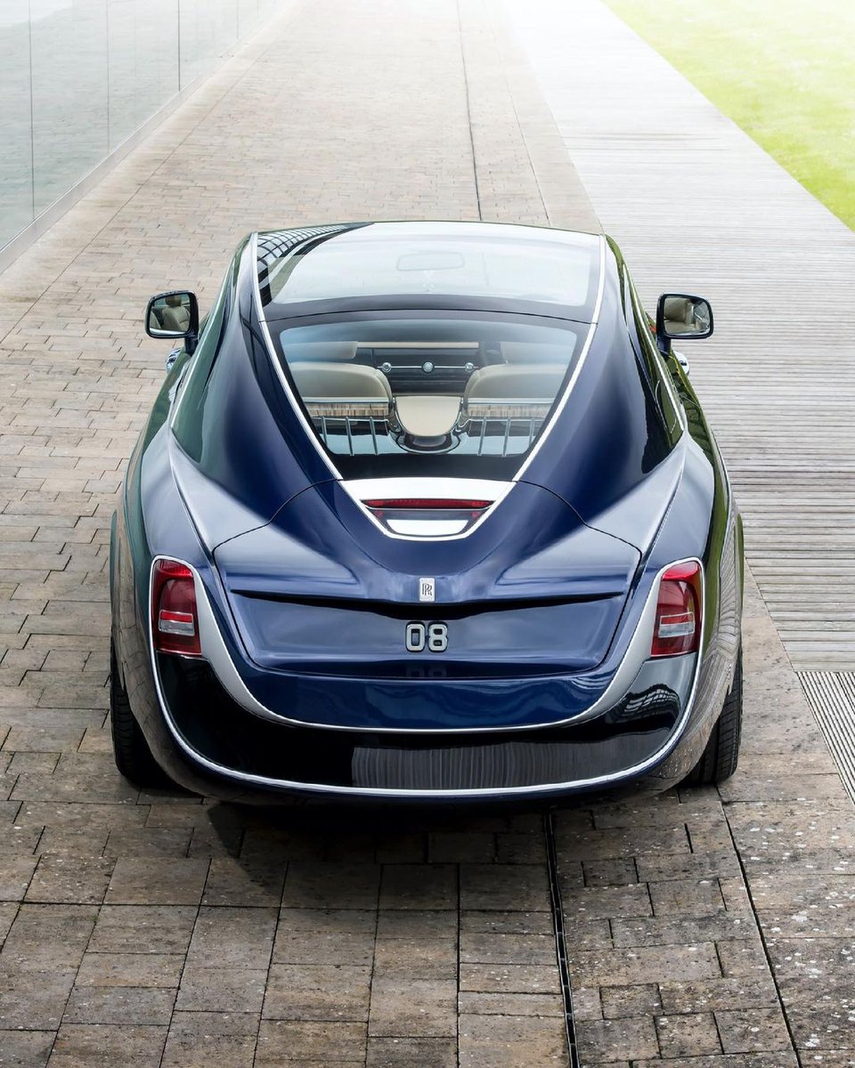 B_Lifestyle2018's tweet photo. Coachbuilding is in our DNA.
In the beginning, every single Rolls-Royce was coachbuilt — and select examples were still made this way until the 1990s.
More recently in 2017, Sweptail — a Coachbuild creation — made its debut.
#BillionaireLifestyle #LuxuryCar #RolllsRoyce #Luxury https://t.co/KoBNl6ZwVA