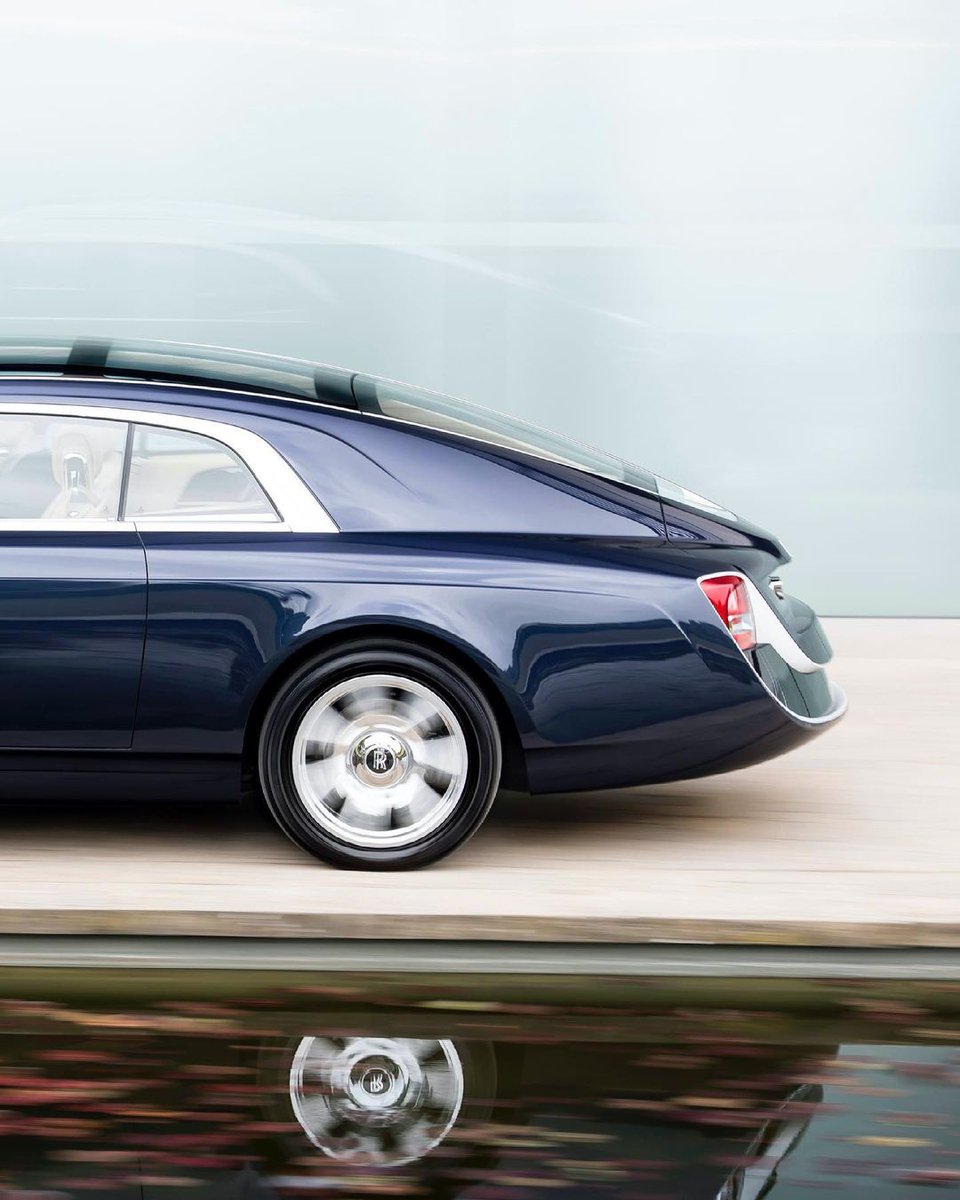 B_Lifestyle2018's tweet photo. Coachbuilding is in our DNA.
In the beginning, every single Rolls-Royce was coachbuilt — and select examples were still made this way until the 1990s.
More recently in 2017, Sweptail — a Coachbuild creation — made its debut.
#BillionaireLifestyle #LuxuryCar #RolllsRoyce #Luxury https://t.co/KoBNl6ZwVA