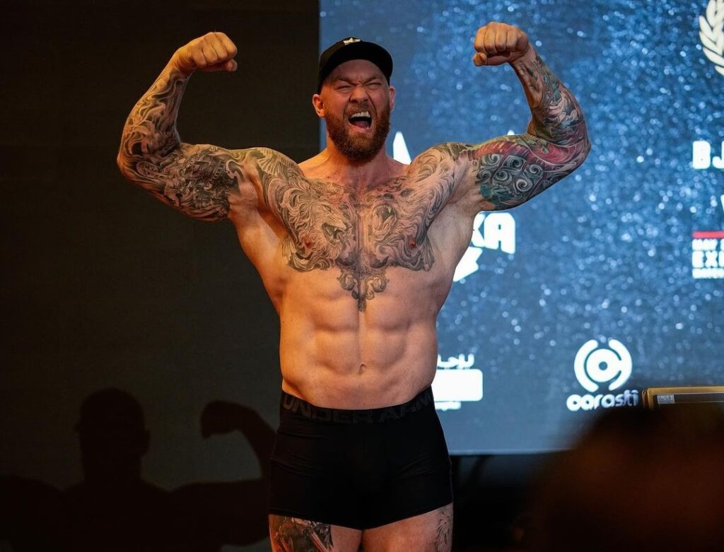 Hafthor Bjornsson vs Simon Vallily weigh-in results - Thor will have over an 80lb advantage over opponent https://t.co/5o2RMc2Lw8 #BjornssonVallily https://t.co/Vk2ZsHbPFG
