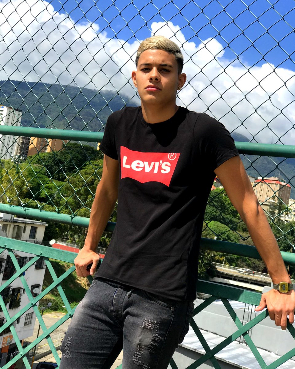 wilmer942_'s tweet photo. Rt y te llega algo al DM pues😈👻 https://t.co/Y8OOZerptf