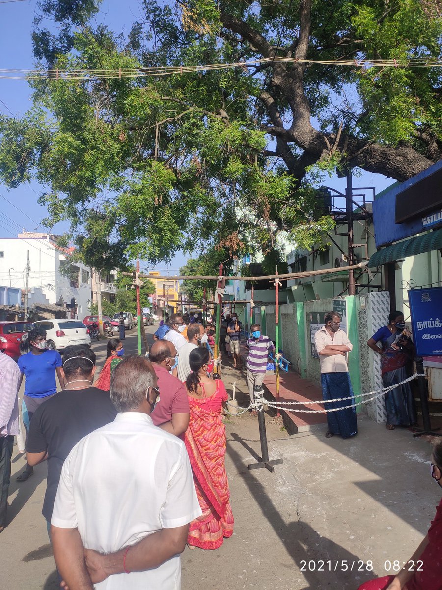mukilan628's tweet photo. @PTTVOnlineNews
 today at Coimbatore nanjundapuram uphc more than 200 people were made to wait for than two hours tokens 1/3 https://t.co/sTeqeEpfSH