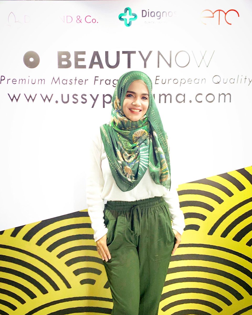 Nah, kalian wajib banget nih masukin “parfum in bed” with <a href="/ussypratama/">elma agustin</a> ke dalam list parfum favorit kalian. Wanginya segar banget dan awet. IN BED WITH USSY PRATAMA

#inbedwithussypratama
#wanginukliralaussy