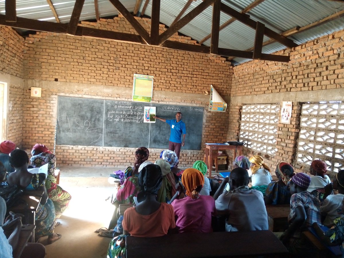MilimaGroupe's tweet photo. L'éducation est la base solide du changement de toute société.
suivez ici l'évolution des 25 cercles d'alphabétisation installés par Groupe Milima dans 9 villages de la plaine de le Ruzizi, dans le cadre du projet de résilience avec son partenaire PAM. https://t.co/qyX9nlu7Vv