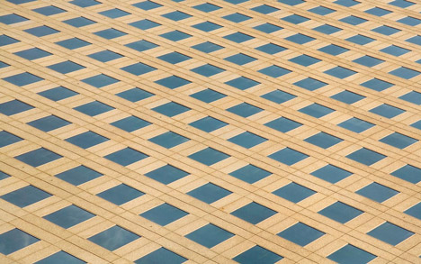 Rm_ArqT's tweet image. #ViernesDeArte 

Alexander Jacques:
“A veces me sorprende cómo una fachada que veo con mis ojos puede hacer una imagen. Primero olvidamos que es un edificio, luego las líneas y la perspectiva lo transforman todo. Al final solo vemos el patrón” 
#paramétrico #Patterns