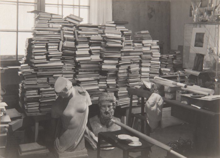 ArtplusCz's tweet photo. #homeoffice Společnost Arcimboldo nabízí fotografie Josefa Sudka z pracovny architekta Otto Rothmayera. https://t.co/Sf90jXvEno https://t.co/Givd68dJyv