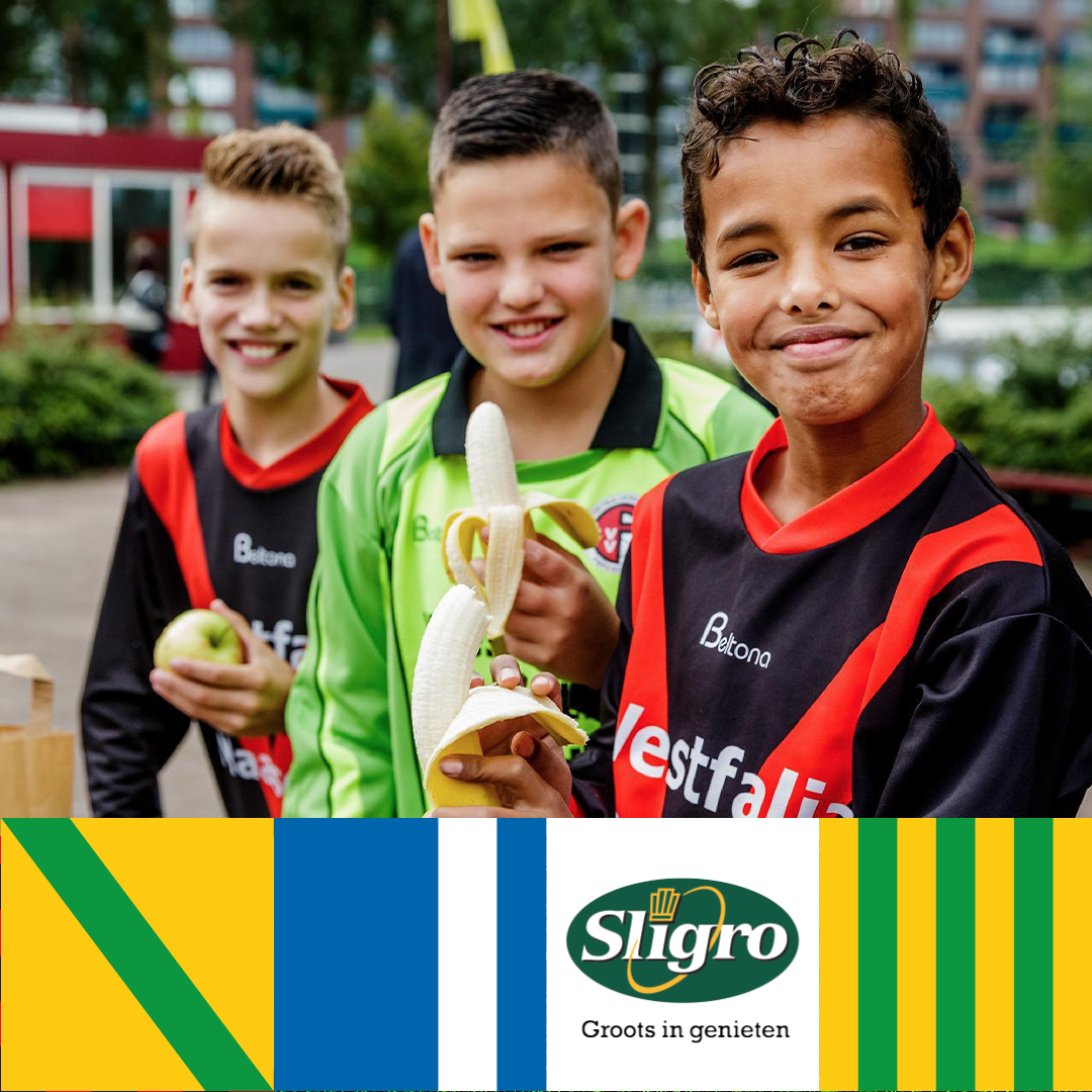 Eten en drinken mag natuurlijk niet ontbreken op De Nationale Voetbaldag. Daarom hebben we - samen met onze partner Sligro - wat opties voor je klaargezet! Wat dacht je van speciale KNVB ijsjes, of gezonde Nationale Voetbaldag hamburgers? 🎉🍎 #KNVB #Oranjefonds #Sligro