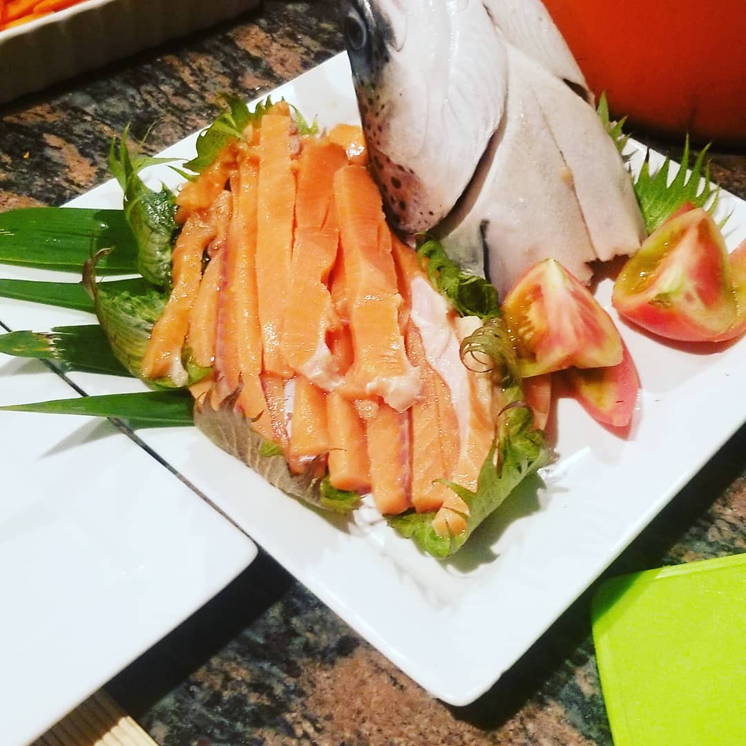 ChefWiza's tweet photo. I now officially know how to roll Sushi all by myself. Spent an evening with Chef Chomba at the Mastercook Zambia sushi night. He let me be his Sous chef for the night so I could learn all there is to know about rolling sushi.

Hope you will join us at the next @MastercookZam https://t.co/2XdKCxrAZU