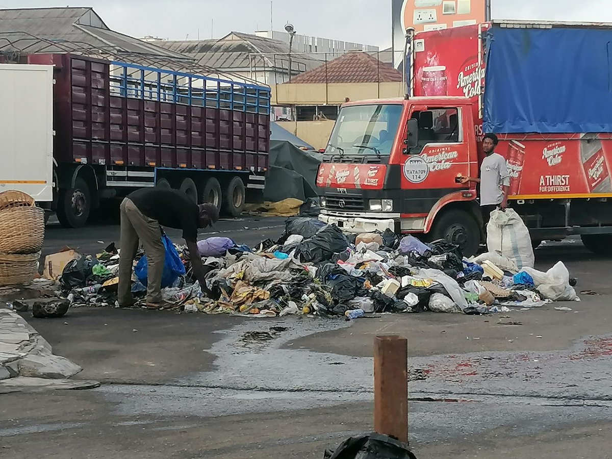TheEarlyBirdGH's tweet photo. Please go and clean this filth up. Only in Accra will you see such garbage and filth at a car park and the @AccraMetropolis sit unconcerned. Please clean up now. @tv3_ghana @utvghana @ameyaw112 @Serwaa_Amihere @metrotvgh @peacefmonline @Net2TV https://t.co/Mng8cxT8aN