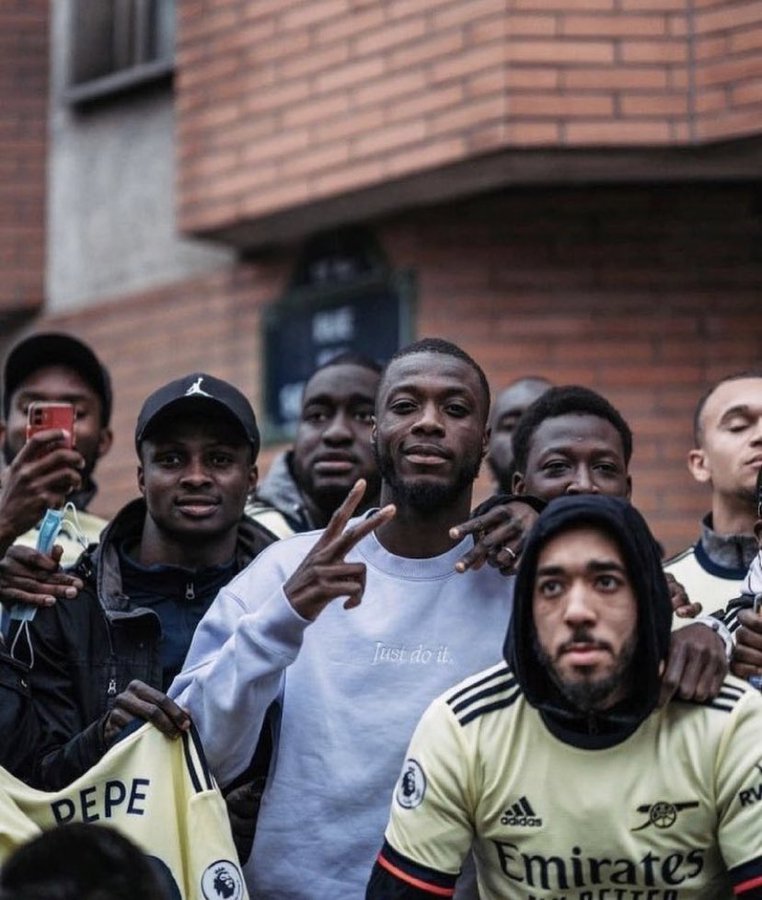 AFTVMedia's tweet photo. Nicolas Pepe went back to his old neighbourhood in France and gave away the new Arsenal 2021/22 away shirt to his friends.

❤️️ https://t.co/f1TABs2Hqk