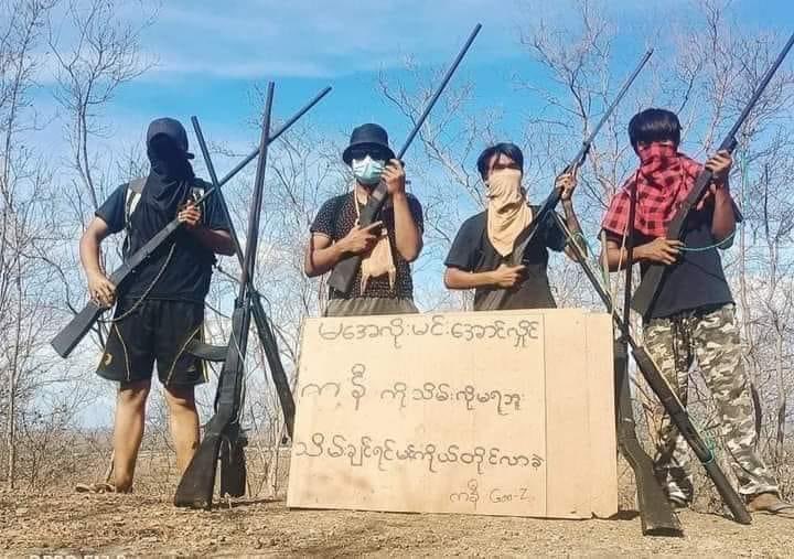 ချင်းတွင်းမြစ်တစ်လျှောက်က တူမီး နဲ့ တိုက်ပွဲဝင်နေတဲ့ အညာရွာတွေက ကျနော်တို့ အဘိုးအဘွားတွေရဲ့ဇာတိဖြစ်တဲ့ ဗမာရွာကြီးတွေပါ။ ခုဆို မအလတို့က လက်နက်ကြီးတွေနဲ့ပါပစ်နေလို့ ရွာပေါင်း ၃၀ လောက်က ရွာသားတွေထွက်ပြေးနေရပါတယ်။ ပြောချင်တာက မအလတို့က သူတို့ကိုတော်လှန်ရင် လူမျိုး၊ဘာသာ မရွေးပါဘူး။