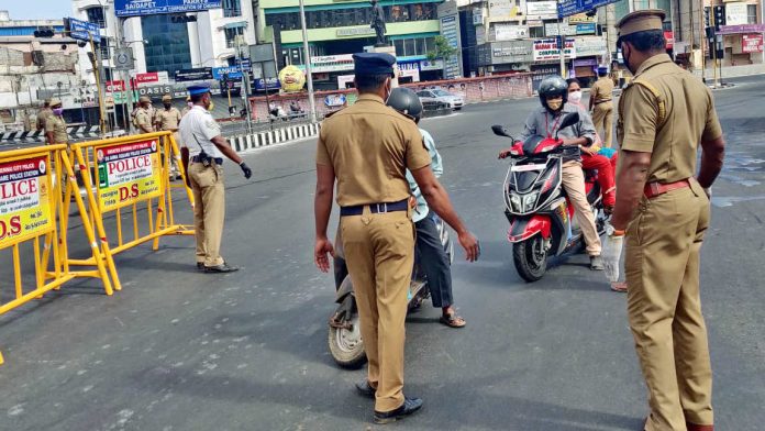 SamayamTamil's tweet photo. சென்னையில் நேற்று 2408 வாகனங்கள் பறிமுதல்
#tnlockdown2021 #Chennai #VehicleSeize #tnpolice #SamayamTamil https://t.co/xa74hcHsnc