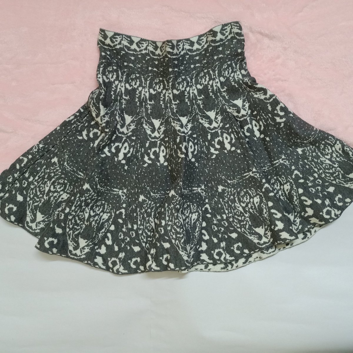 ModaArmario27's tweet photo. Cute Mini Printed Skirt.
Price- Rs 250
DM for Orders/Inquiry
Single piece.
#smallbuissnessowner #fashionista #fashionhub https://t.co/5R6Qqppkxp