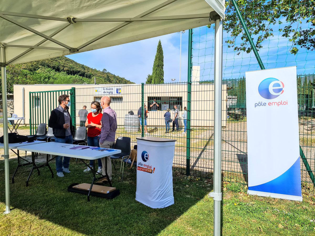 J_Sanfilippo's tweet photo. Le beau temps 🔆 est au rendez-vous à @villelodeve où #IFDIS et @pole_emploi accueillent les jeunes intéressés par un #BPJEPS dans le milieu du sport collectif !
Bonne chance 🍀 à tous nos candidats !
#1jeune1solution https://t.co/Y5G7GVRSQo