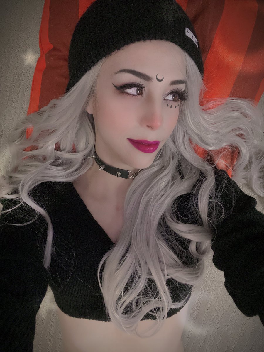 wiishery's tweet photo. Just your favorite witch bitch at your service~ #gothgirl https://t.co/csAaTJVPwI