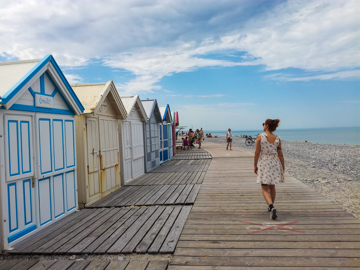 BLOG 🌊 //
Avoir envie de voir la mer sur un coup de tête et partir au bord des falaises d'Ault entre copines... C'était l'été dernier, c'est sur le blog et ça peut (peut-être) vous inspirer car c'était une bien belle idée !

➡️labouclevoyageuse.fr/week-end-a-aul…

#MagnifiqueFrance
