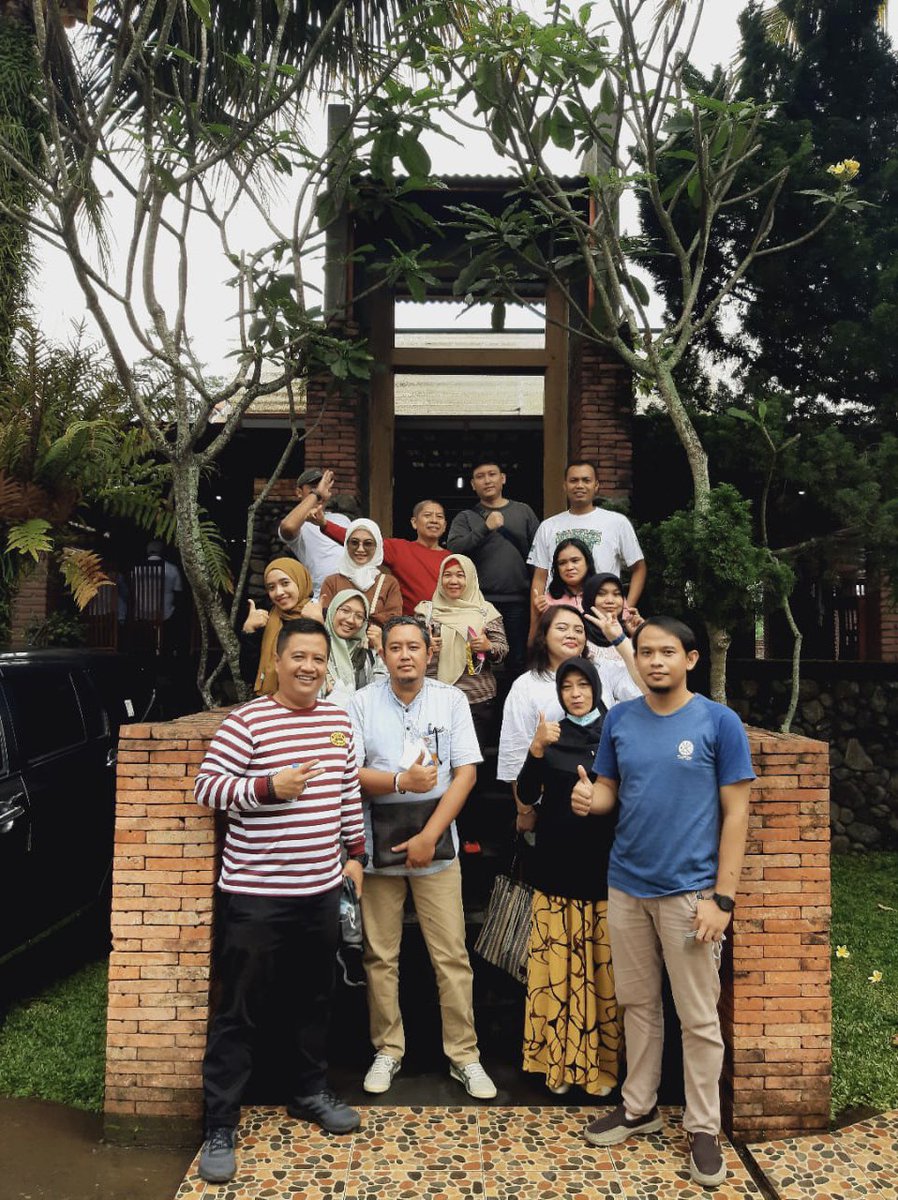 vyan_ae's tweet photo. proficiat ibu Iriyantini, S.H.

#crewbagianhukum
#KabupatenKaranganyar https://t.co/jPOsrdKKJg