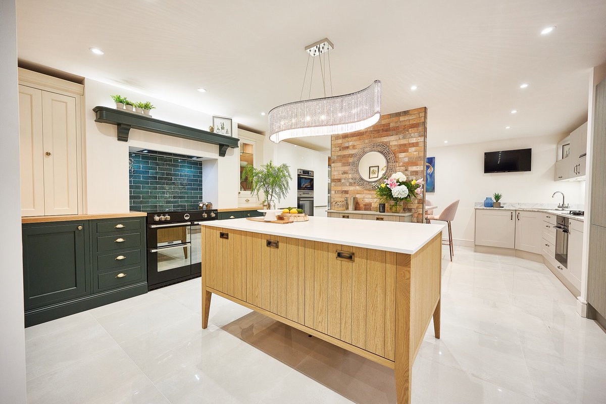 LochAnnaKitchen's tweet photo. How amazing does our Tavole Collection look in the More Kitchens Harrogate showroom?! That island 🤩
#kitchens #kitchenshowroom #kitchendesign #kitchendecor #kitchenideas #kitchenstyle #interiors #interiordesign #lochanna #kitchenstyleideas #newkitchen #kitchenenvy https://t.co/J5VBymnjWT