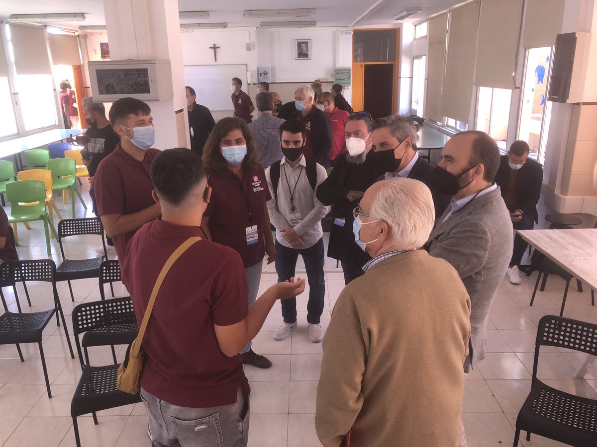 salesianosLC's tweet photo. #Colegio Los alumnos y alumnas de FPB explican cómo ha sido el proceso para la realización y desarrollo del proyecto #GarageLabs https://t.co/8KW5WkH9IJ