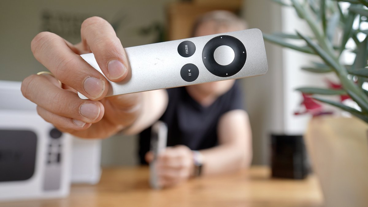 RafaelZeier's tweet photo. Ich hab den neuen #AppleTV unterschätzt. Er löst mein grösstes Problem mit den Homepods und ermöglicht mir endlich ein bequemes Heimkino. Ganz ohne Soundbar und HDMI-Ärger. 

https://t.co/AFPgPS5dUv https://t.co/mFJRJMH4Su