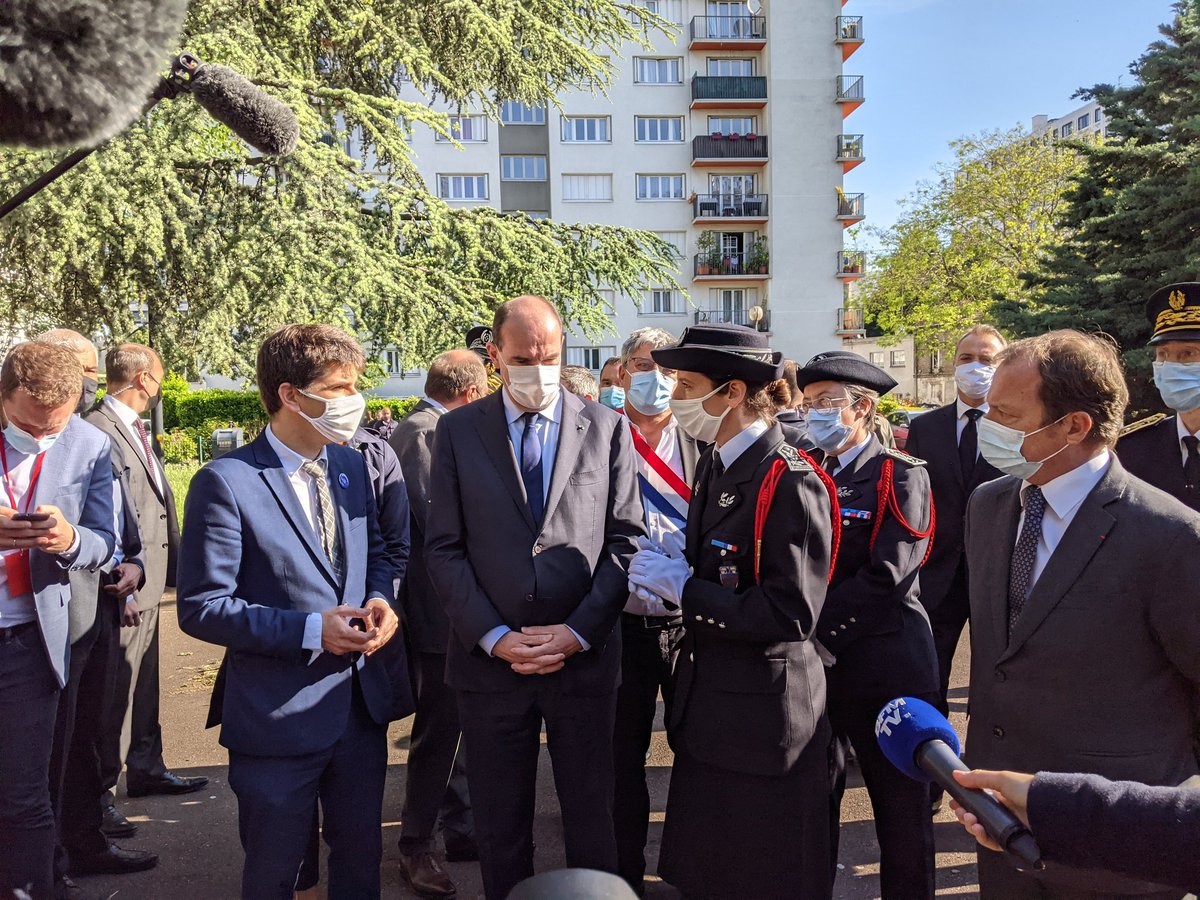 Prefet93's tweet photo. Échanges avec des fonctionnaires de #police dans les quartiers de Gabriel Péri et Salvador Allende à @VilleSaintDenis 
👉 Cartographie des points de deal  dans les quartiers de reconquête républicaine
👉 Moyens mis en œuvre dans le cadre de lutte contre le trafic de #stupéfiants https://t.co/SERhvPI3WE
