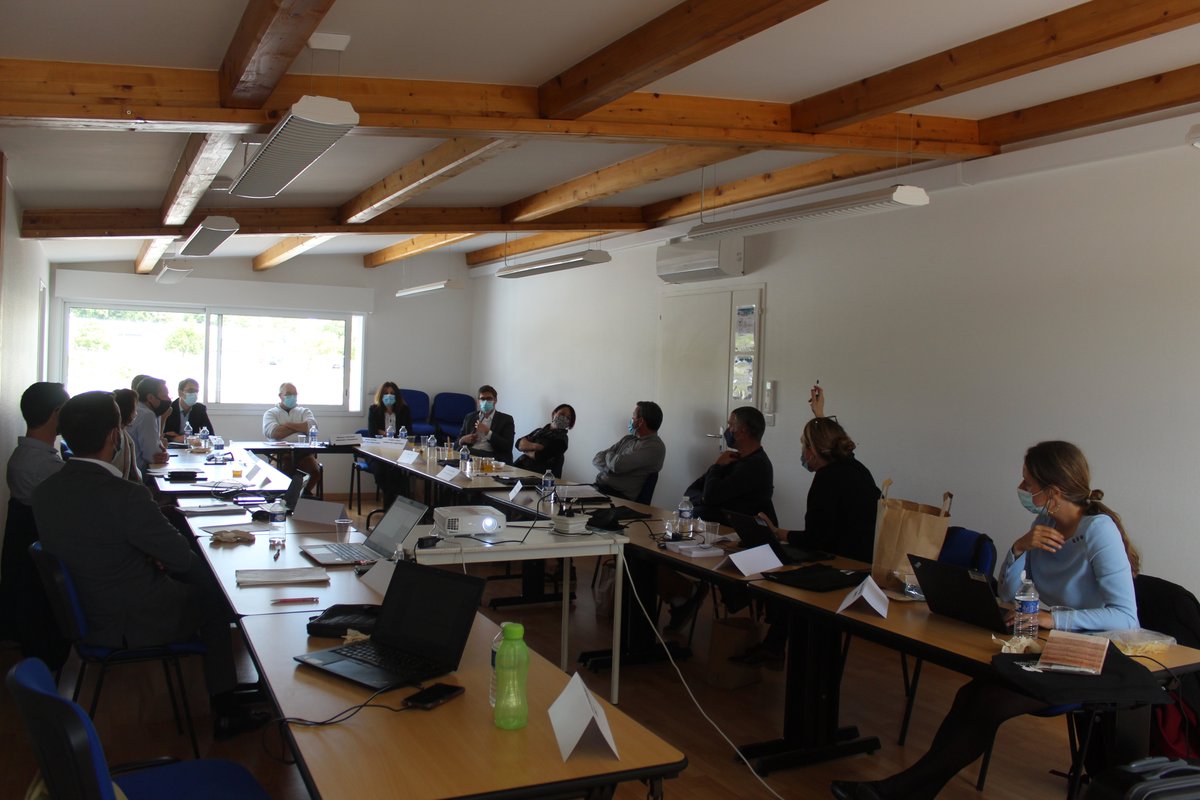 ANCTerritoires's tweet photo. 🚀 Fabrique prospective ANCT sur les sites industriels de demain : 1⃣er séminaire local de la CC Vie et Boulogne dans les locaux de l’entreprise "Transports Legrand" sur le site Espace Vie Atlantique à @Aizenay_ville. 
👉 Project° photos et plans pr dresser un récit du site. https://t.co/oUXAu5udKH