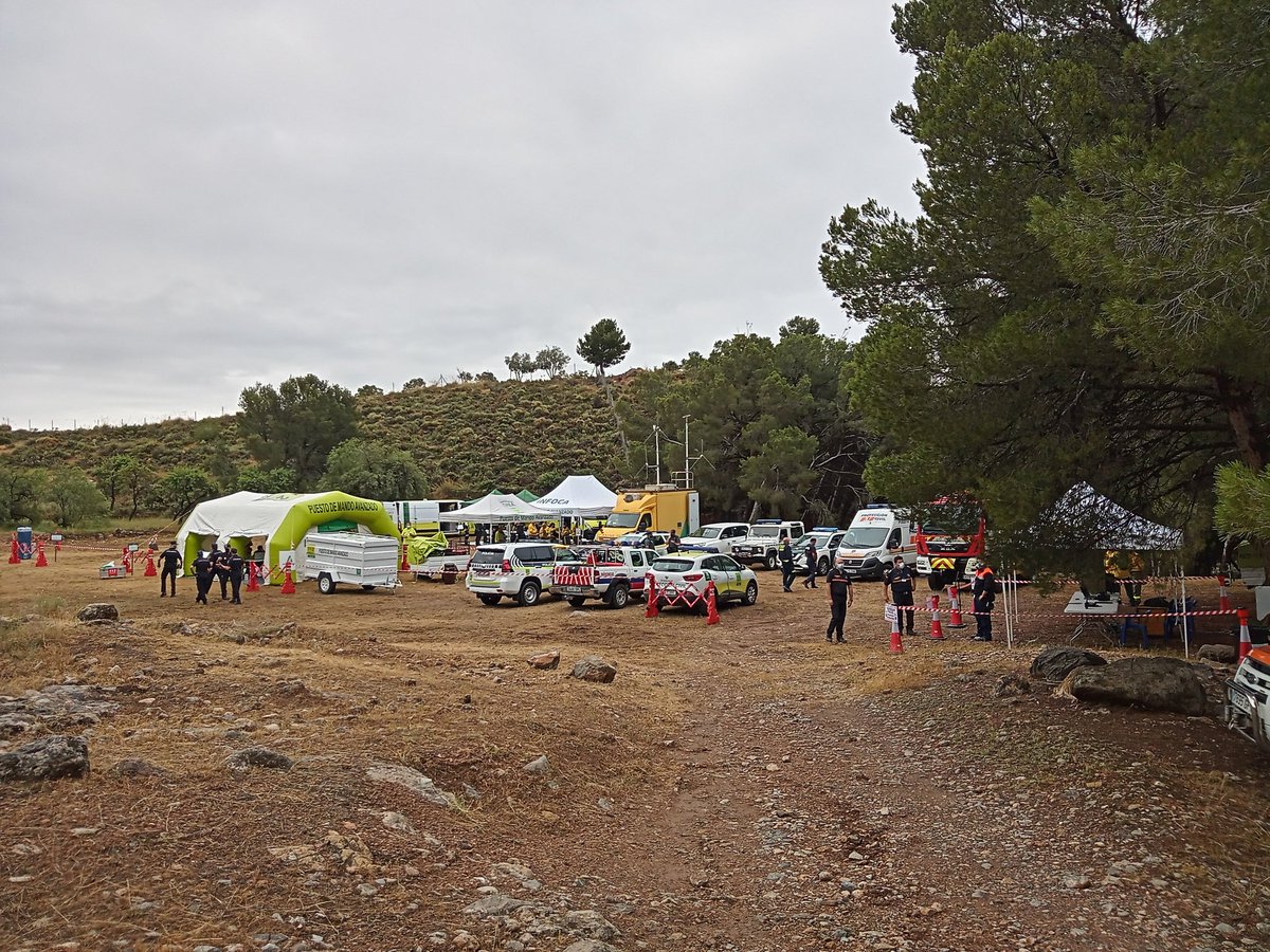E112Andalucia's tweet photo. #SimulacroIUFBerja ¡Comienza la acción! Durante la madrugada se declara un incendio forestal en las proximidades de la barriada de #Castala
🔥 Siempre en la simulación, las llamas avanzan hacia el núcleo urbano y se procede al corte de carretera
🚨 Todos los medios dispuestos https://t.co/5TMb5TcbsH
