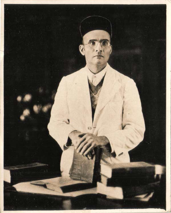 GNaragude's tweet photo. हे मातृभूमी तुझंसाठी मरण ते जनन, तुजविण जनन ते मरण🚩🙏

#VeerSavarkar #VeerSavarkar2021 https://t.co/ZYTYNzXY4R