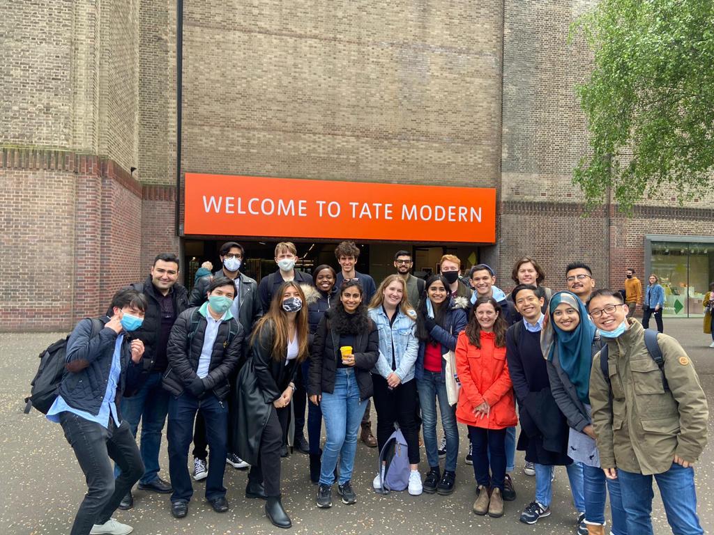 CamPublicPolicy's tweet photo. #FunFriday- Our cohort went on a day trip to London! We visited @Tate Modern, saw most of London’s famous landmarks and took a walk by the river 🍸🏖 👑 https://t.co/SKNN2PjxZk