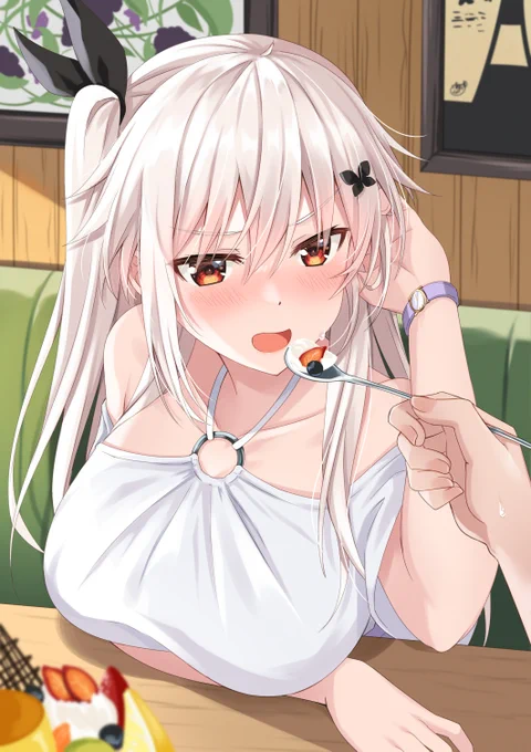 「こ…恋人同士ならこれくらい普通だし!」 