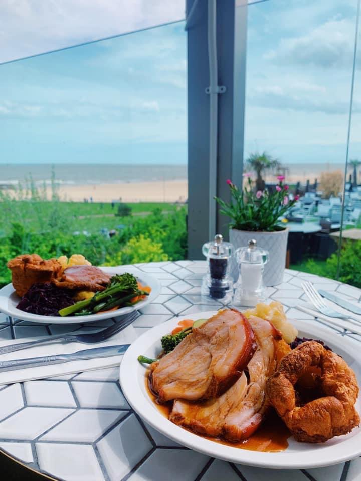 Sunday roast in the sunshine this weekend? The weather is looking up after all! ☀️ Sunday roasts are served 12pm till 8pm, head over to our website to book your table now!.
.
.
.
#sunday #sundayroast #sundaydinner #food #foodies #norfolk #norfolkcoast #norfolkhotel