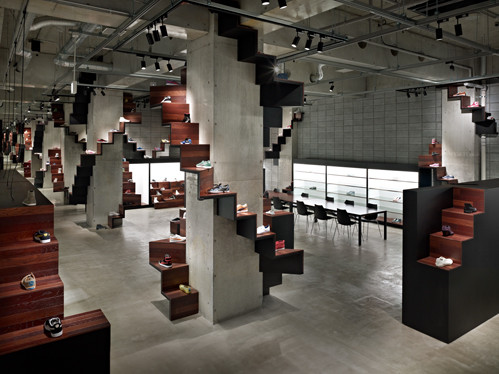 themastermakers's tweet photo. CASA PUMA Group en Tokio --> Escaleras que suben alrededor de la estructura existente, como enredaderas.
#Nendo #designinteriores #retail #decoracioninteriores #daiciano #makeithappen #mastermakers https://t.co/NLx58cbcEl