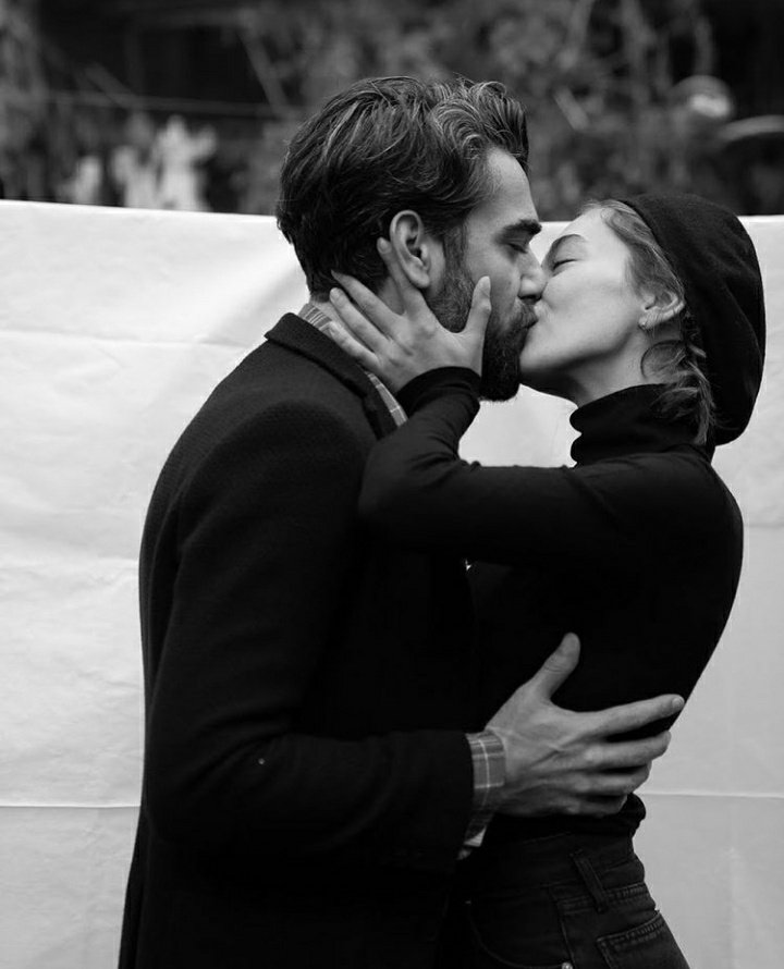 atagulnesly's tweet photo. Yayılacaksa 'aşk' yayılsın!
🖤 #herok' #neslihanatagül https://t.co/Jmds79rD9c