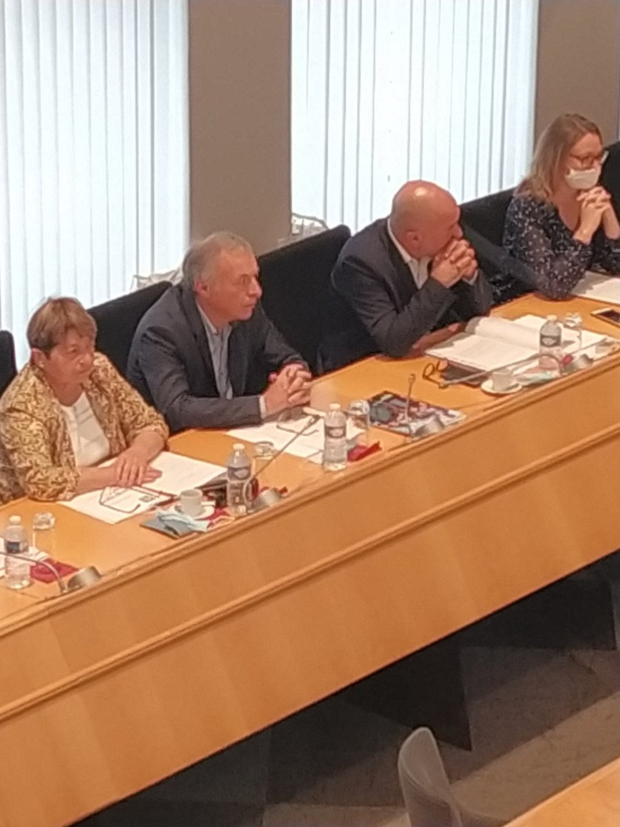 Réunis pour la dernière session plénière du mandat actuel @DepartementHaPy  avec mes collègues et amies <a href="/ADoubrere/">Andrée Doubrère</a> @LaurenceDiff 
Une mandature sereine où nous avons su privilégier ce qui nous rapproche dans l'intérêt de nos concitoyens.