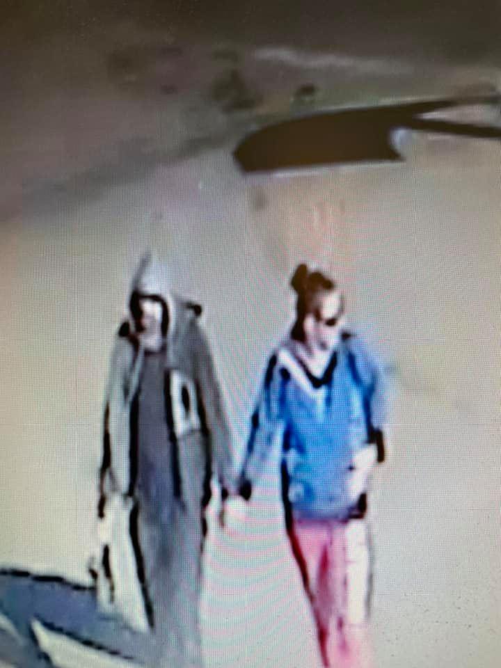 TheOrganist's tweet photo. #Timaru peeps. If you know who these people are who a wanted to talk to about a stolen laptop (and broken lots of other stuff) from the Yacht Club, please contact the Timaru Police. https://t.co/4CS5SkeeD1