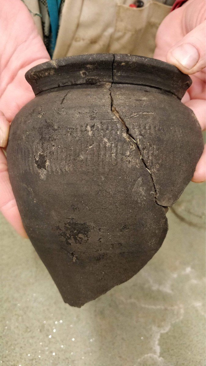AS_WYAS's tweet photo. For #FindsFriday we have some lovely Roman pottery. During the cleaning of the pottery the post-excavation team found that some of the sherds fit back together. https://t.co/7YwmTVo0aU