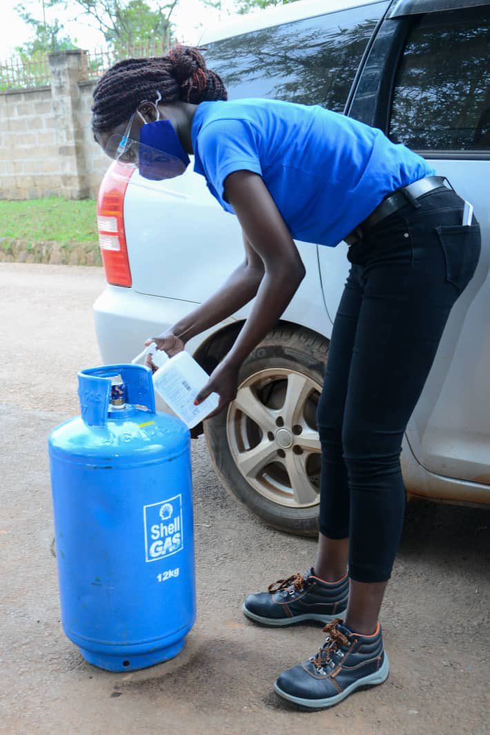 QuteJR's tweet photo. The #ShellGasDelivery project is here for you, you don’t have to drive and incur costs because they can deliver all sizes to you at no charge, YES! Delivery is free and the no call charges 😎
Call 📞 0800980098 and patronize @Shell_Uganda with your orders for cooking Gas https://t.co/ODajXRmDDp