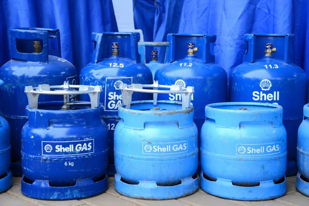 QuteJR's tweet photo. Talks of a second lockdown and I’m not even worried about my gas getting depleted because we now have #ShellGasDelivery and I can call anytime between 8am to 8pm and get a refill or a new cylinder delivered to my house, save this number just in case 📞 0800980098 https://t.co/Bl1rmuhzQU
