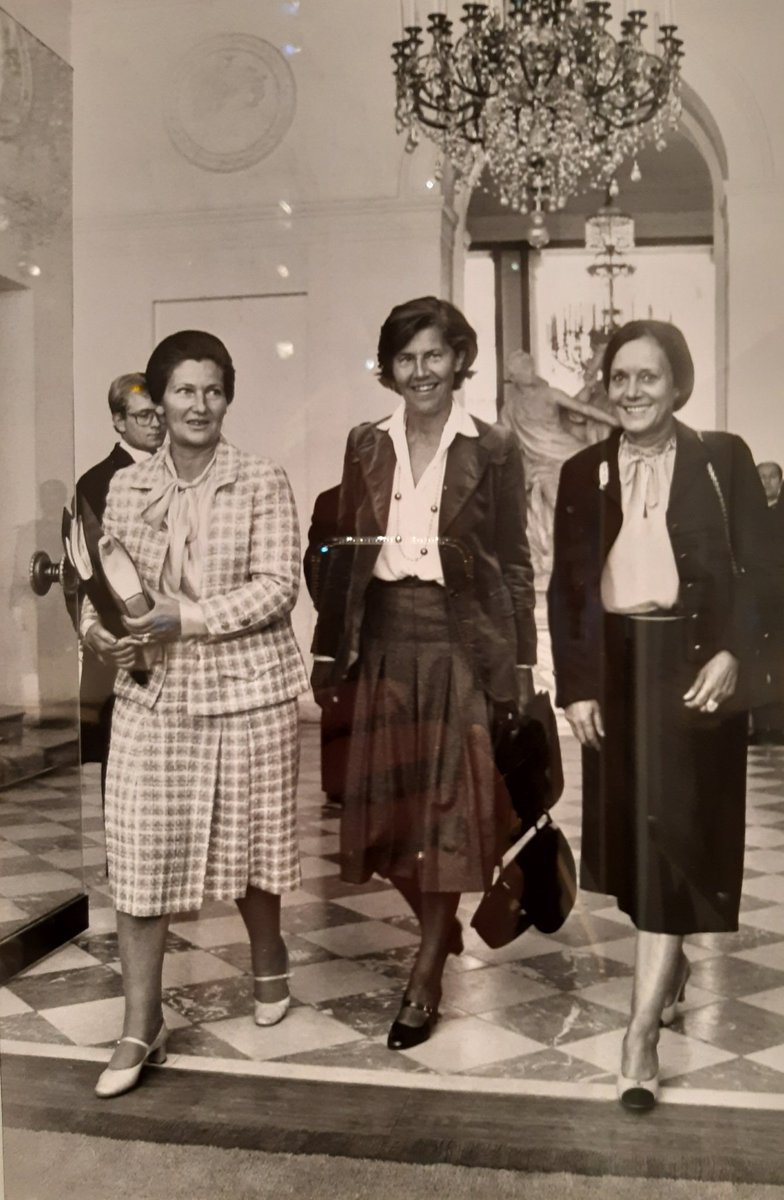 McDoucere's tweet photo. Lors de la visite de l'exposition parisienne dédiée à #SimoneVeil, émouvant d'y découvrir les photos du talentueux Philippe Ledru,artiste très investi dans le 15e. Une 20ne de ses oeuvres sont mises à l'honneur! #NousVousAimonsMadame 📸 @AgnesEvren @Philippe_Goujon @FredJacquot75 https://t.co/rbQSGzuMRP
