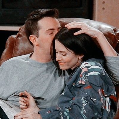 fra_n_ces's tweet photo. Ma dopo vent'anni non siete ancora pronti a questo #FriendsReunion https://t.co/RYBcU5MUFl