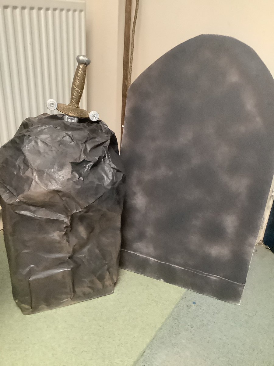 svdp_school's tweet photo. An excited ‘buzz’ in the classroom this morning- today we are performing our plays #svdepENG @HertsEnglish lots of interesting props and costume pieces - EXCITING! https://t.co/yPJiQSCinY