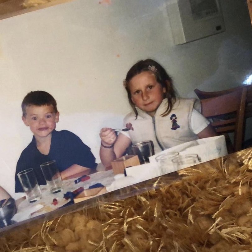 Throwback picture of Harry and Chloe Burcham when they were younger (via louiseburcham)