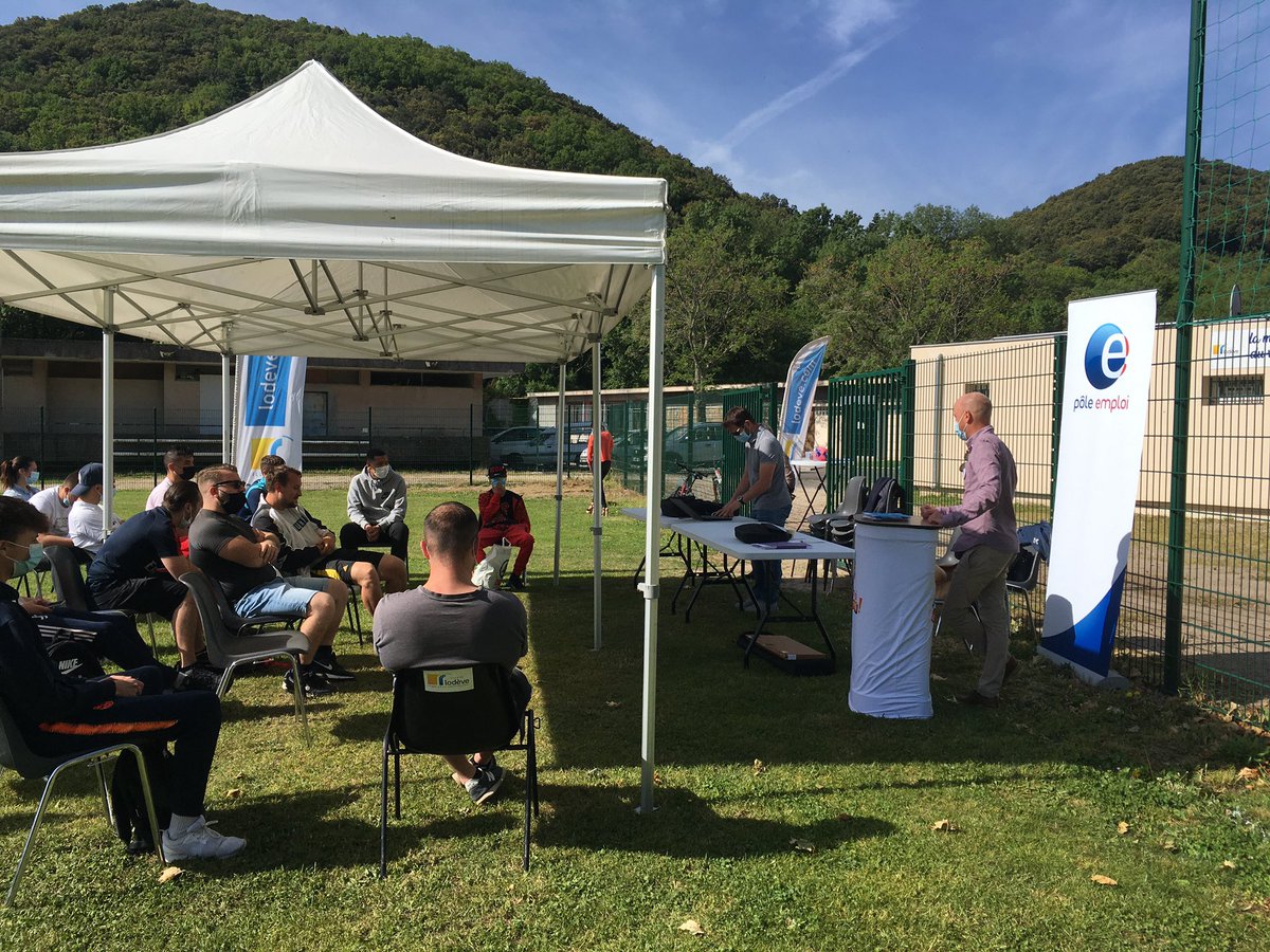 metayer_karine1's tweet photo. En live ! 20 jeunes présents pour le recrutement BP JEPS ASC option foot rugby et hand @villelodeve @IFDIS Stade André Beaumont Lodeve 👍#1jeune1solution #accompagnementintensifjeune Clermont L’Herault @EmilieManna @a_daumergue @LMalleron https://t.co/FwQgECP2Do
