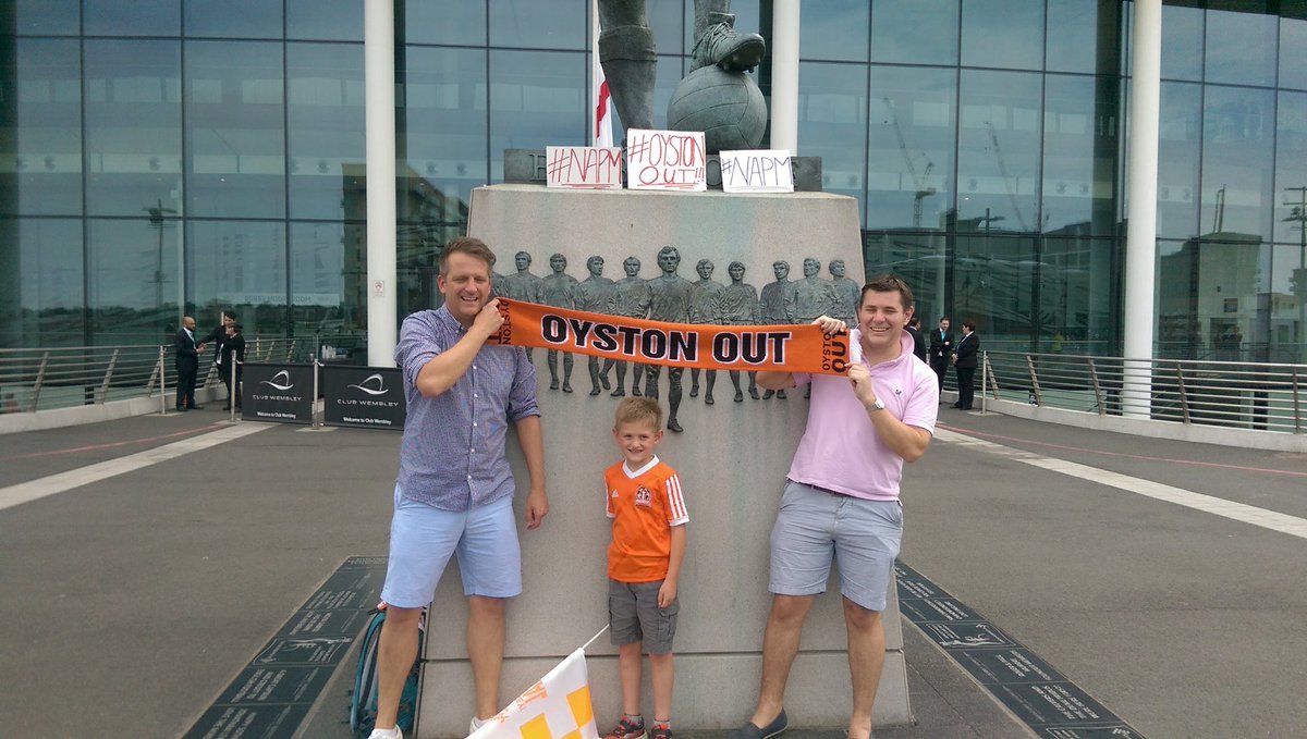 jimbfc's tweet photo. 4 years ago, me and the rest of #shitsocceramsofa went on a pilgrimage to wembley to protest the regime...it was hard, it hurt but we had each other and we won in the end! 🍊🧡

Sunday is completely different and I for one will never forget where we have come from! #UTMP #SeaSea https://t.co/D2uREXtlEz