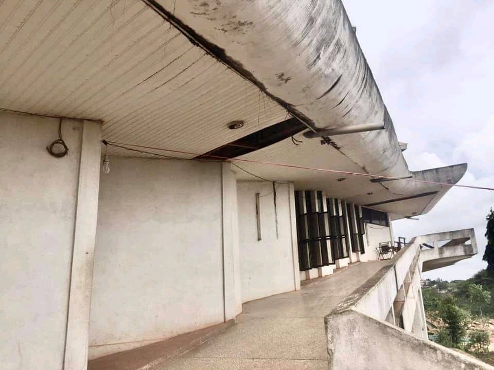 iambobintin's tweet photo. This is centre for national culture in Takoradi and our leaders have left it to rot. 64 years as a nation and this is what we can boast off oh gosh. #FixTheCountry https://t.co/lnNqjbpz3Q