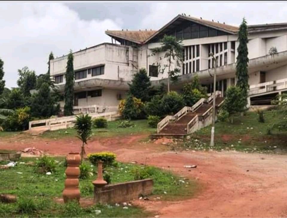 iambobintin's tweet photo. This is centre for national culture in Takoradi and our leaders have left it to rot. 64 years as a nation and this is what we can boast off oh gosh. #FixTheCountry https://t.co/lnNqjbpz3Q
