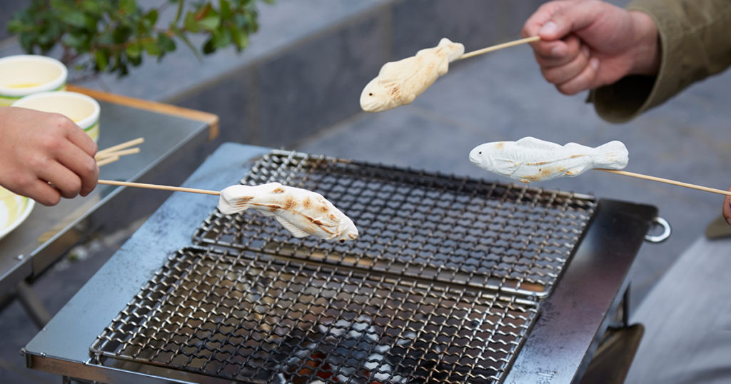 これはアイデア商品」ありそうで無かったBBQ用の「魚型のマシュマロ 